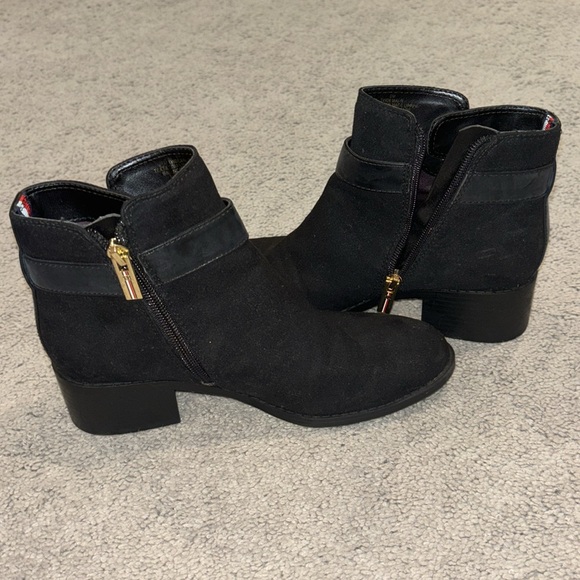 Women's Tommy Hilfiger low cut riding boot with Hold buckle and zipper - Picture 5 of 5